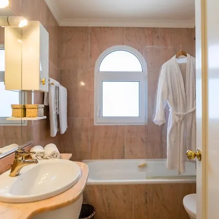 Luxury Villa Bellagio 1-3 Rooms Rented To Adults Only Bed & Breakfast *