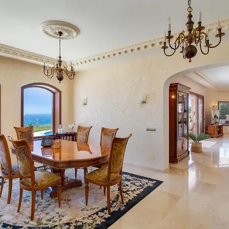 ベッド・アンド・ブレックファスト Luxury Villa Bellagio 1-3 Rooms Rented To Adults Only エステポナ