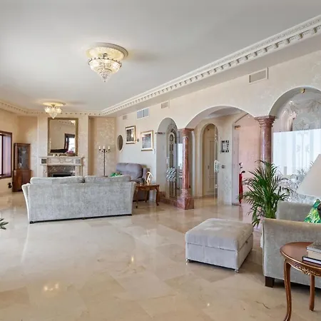 ベッド・アンド・ブレックファスト Luxury Villa Bellagio 1-3 Rooms Rented To Adults Only